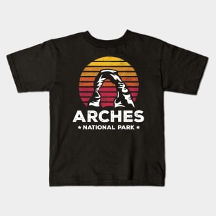 Retro Arches National Park Delicate Arch Utah Gift Kids T-Shirt